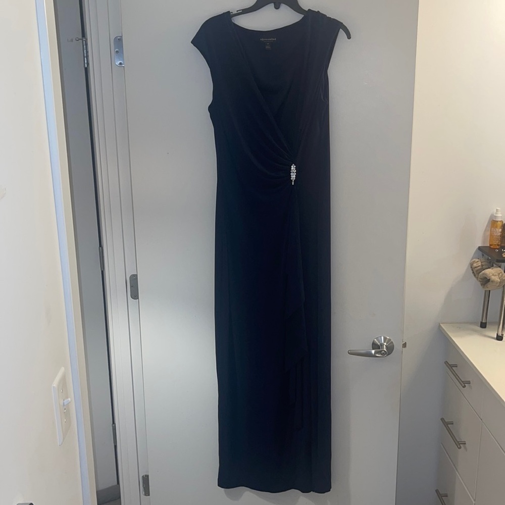 Long Evening/Formal Dress. Navy blue. Size 14. Worn once. Great condition!